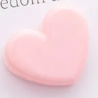 Pink love heart-shaped photo clip on white background, 3.2 cm size, lightweight decoration