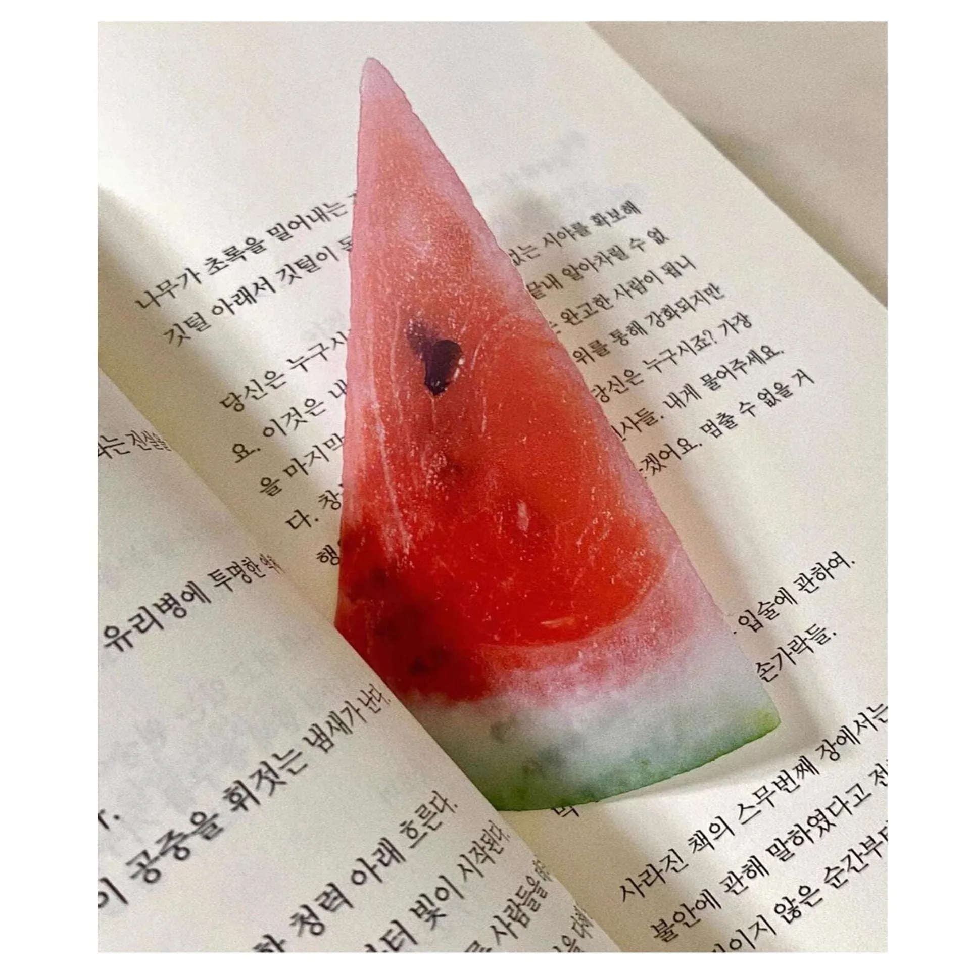 Cute fixed photo cartoon watermelon fruit bookmark made of plastic, approximately 8-10cm in size, transparent style.