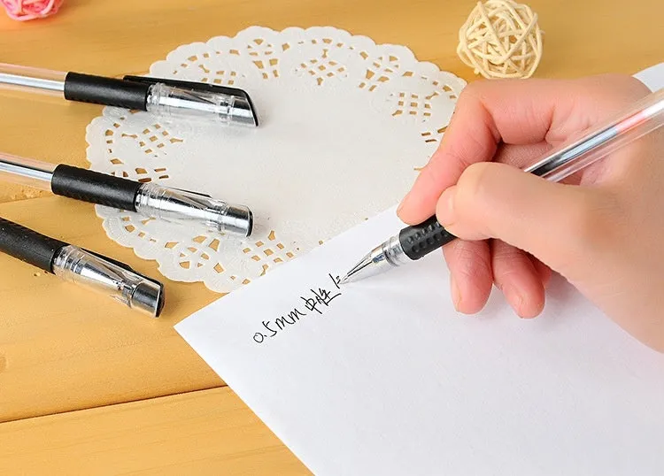 0.5mm carbon black refill gel pen with plastic body and cap, 14.5cm long