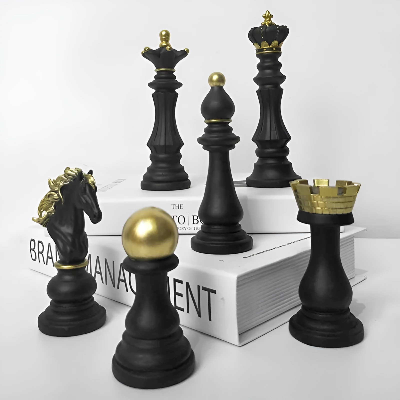 Creative chess resin ornaments synthetic resin European style medium black white warhorse king queen