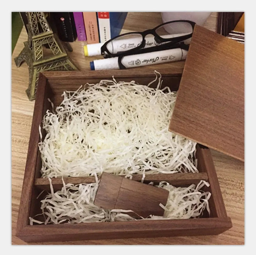USB 3.0 wooden flash drive 32GB in coffee and khaki with large square wooden box