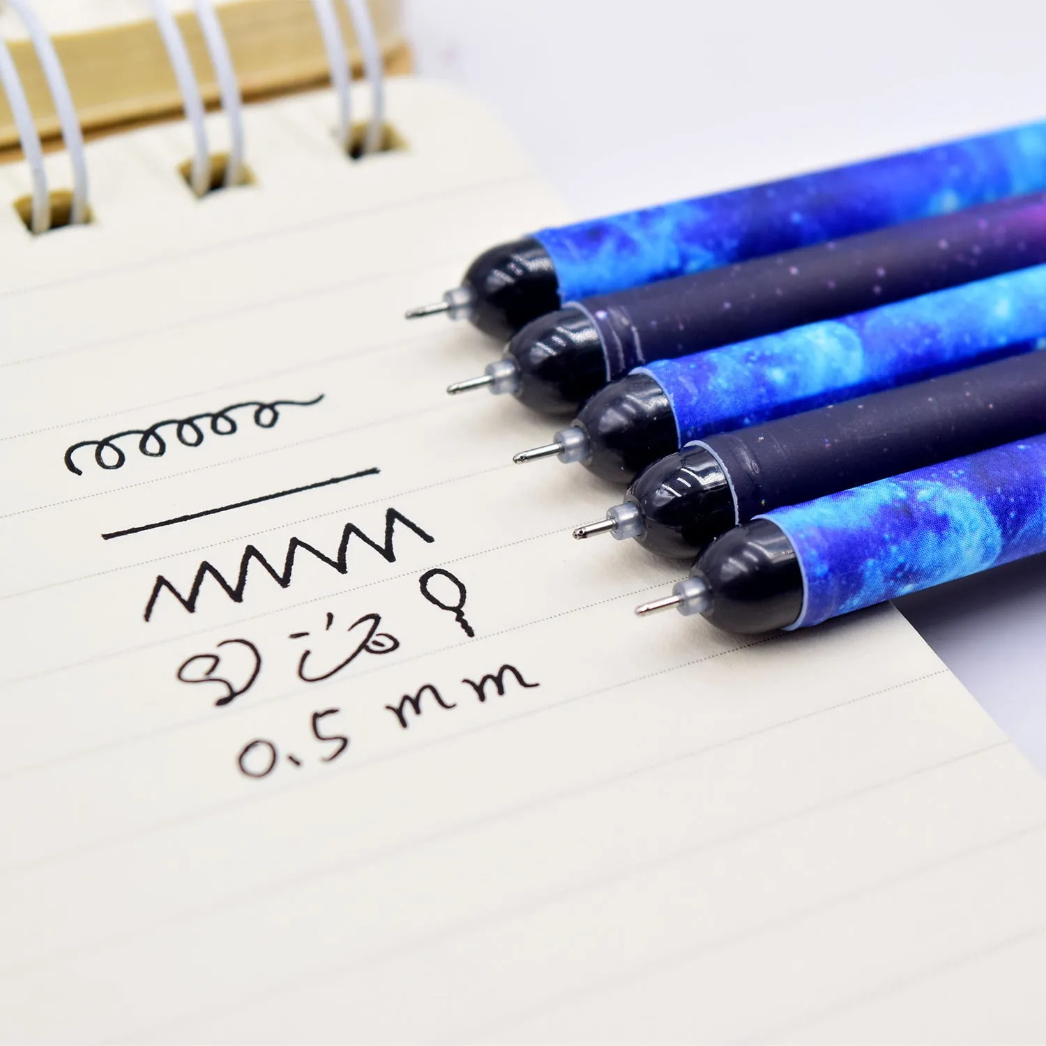 Twelve Constellations romantic black gel pen with zodiac pendant, 0.5mm tip, plastic body, 16cm, random colour
