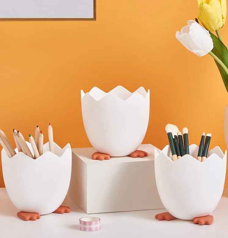 Plastic pen holder in cracked chicken cartoon style for desktop storage