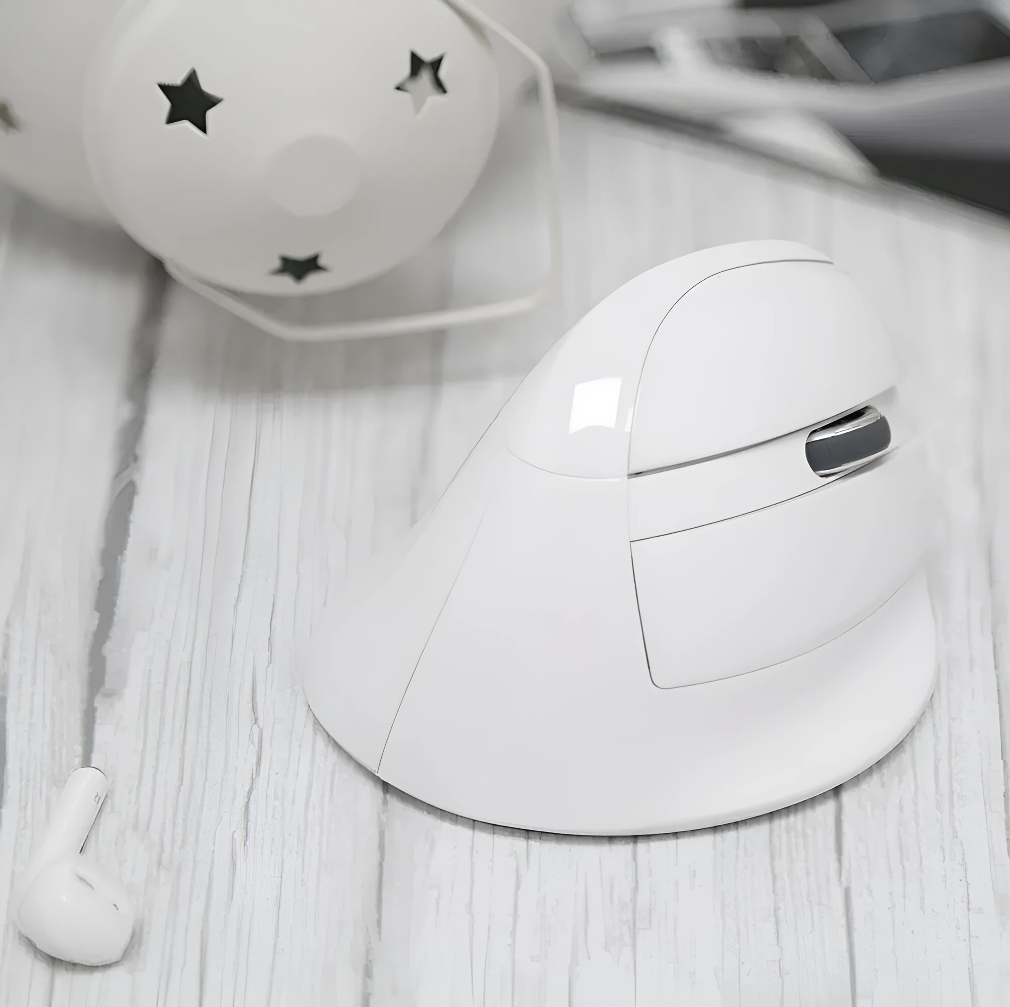 M618mini wireless vertical mouse pearl white with dual-mode Bluetooth and 2.4g connectivity