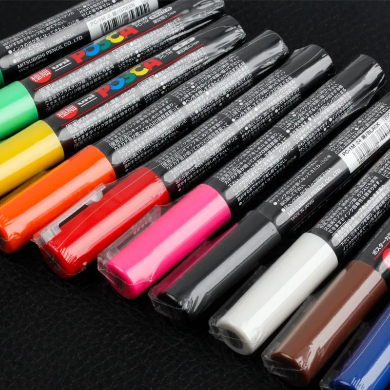 Doodle pen with fine 0.7mm tip, 15cm plastic case, marking any surface