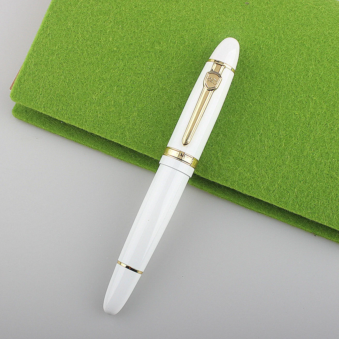 Metal ball pen with pearl bead body and gold clip, 0.5mm tip, in red and gold finish