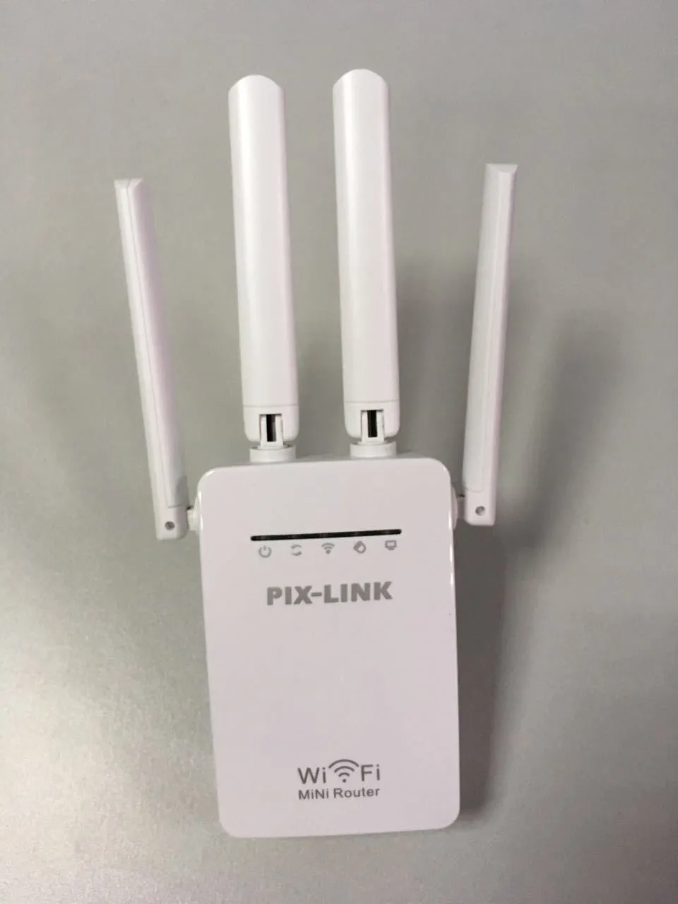 Four antenna white wireless router repeater with 300Mbps speed and lightning protection