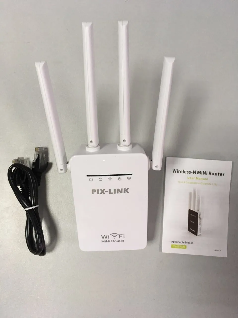 Four antenna white wireless router repeater with 300Mbps speed and lightning protection