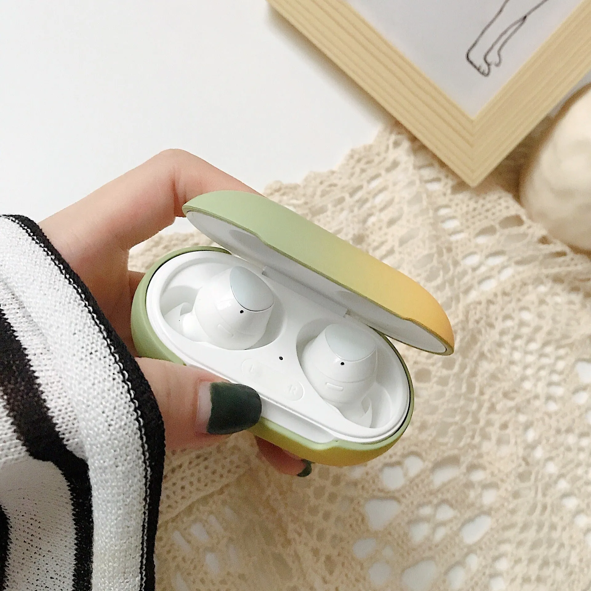 Gradient rainbow solid colour hard shell PC earphone protective case for Samsung Buds and Buds+