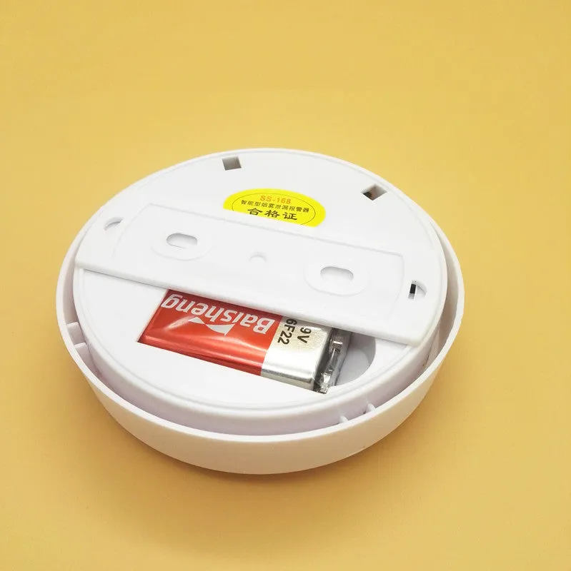 White SS-168 ceiling-mounted household smoke alarm with sound and light alarm