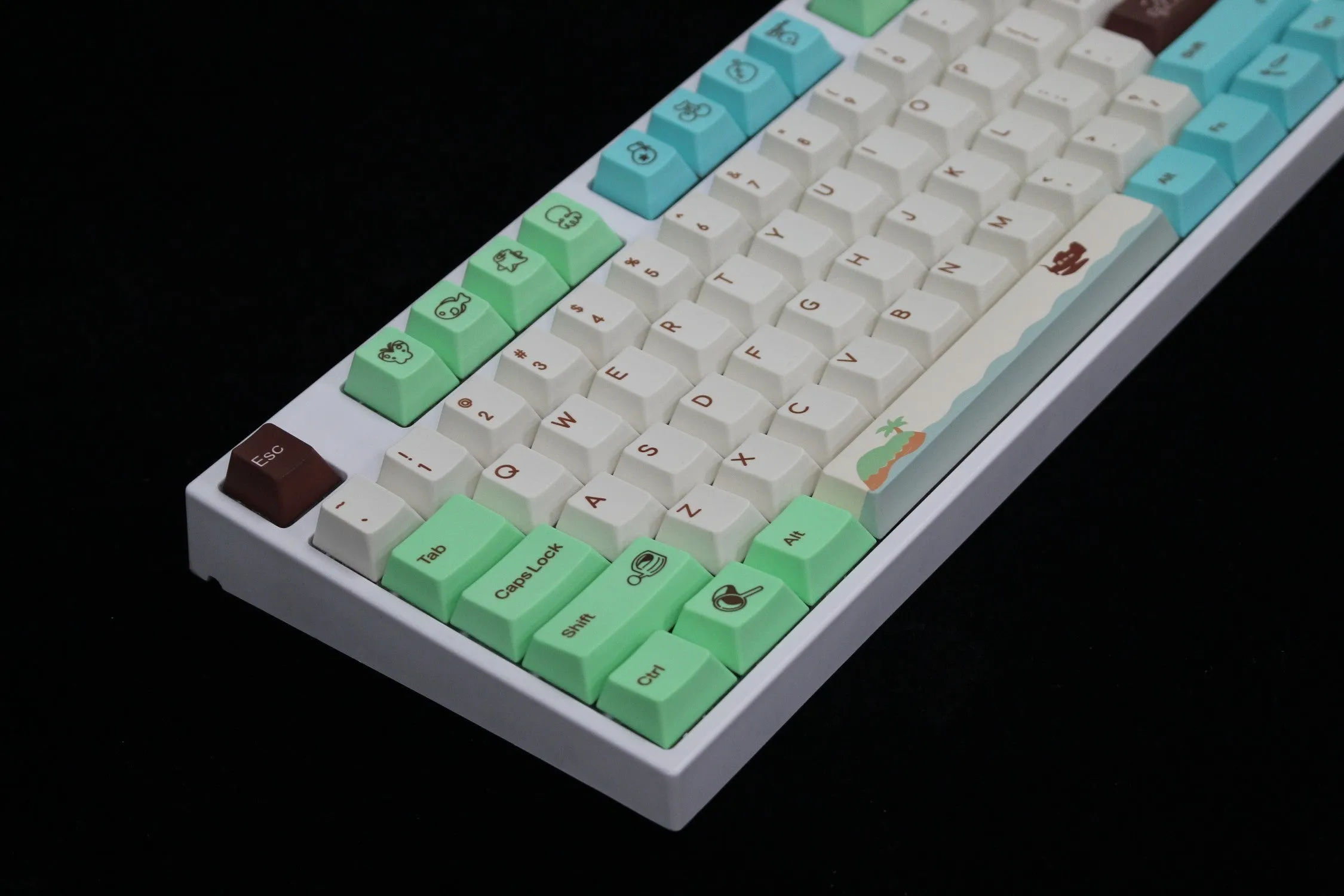 Animal Crossing themed PBT key cap set with thermal sublimation printed characters, standard configuration