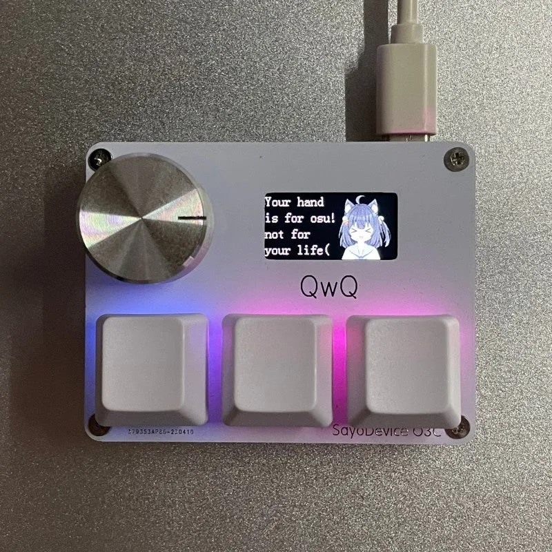 Customisable Hall magnetic axis game keyboard numeric pad with IPS screen, knob, and RGB backlighting.