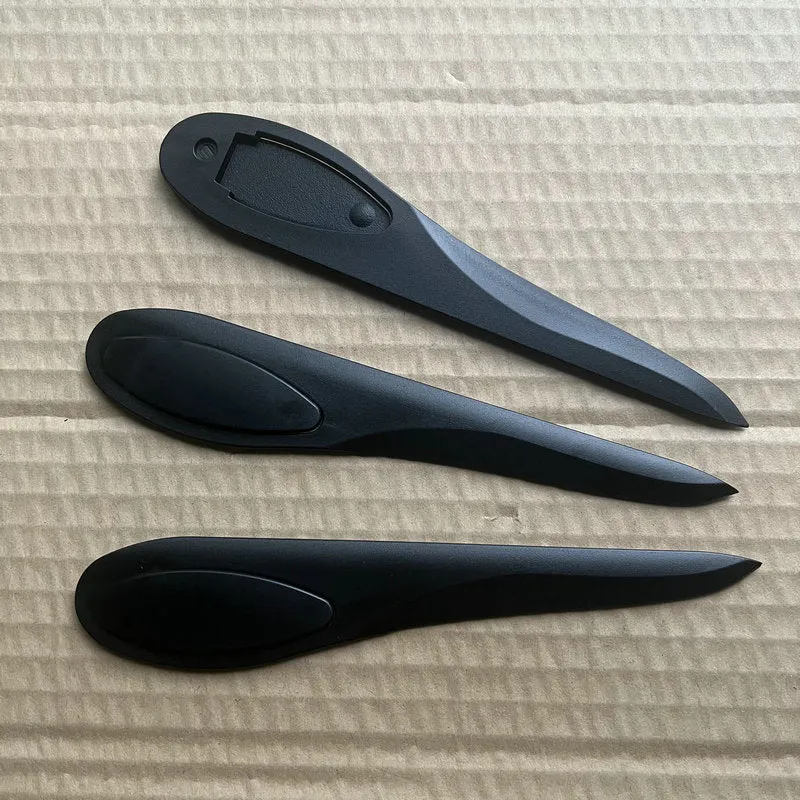 Willow Leaf Art A4 plastic paper cutter in colourful design, 16.9 cm length, PS plastic construction