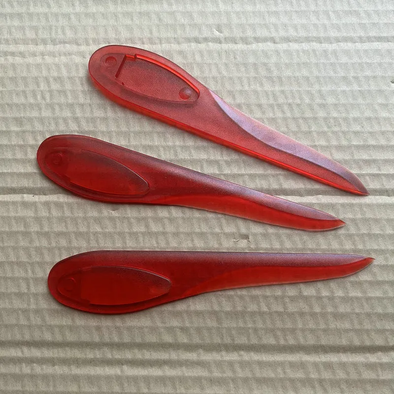 Willow Leaf Art A4 plastic paper cutter in colourful design, 16.9 cm length, PS plastic construction