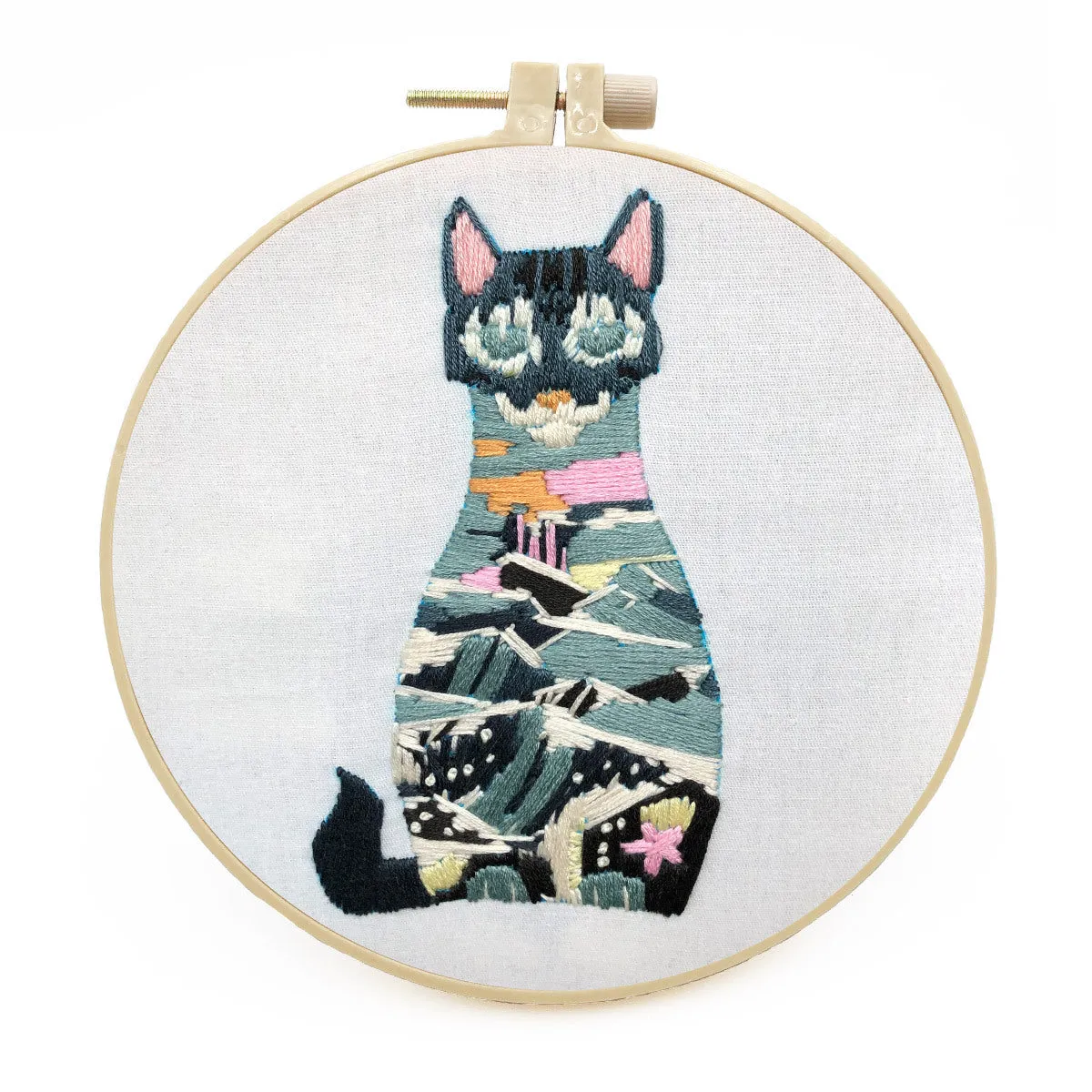 DIY cat embroidery kit with three-dimensional European design on cotton fabric including embroidery hoop
