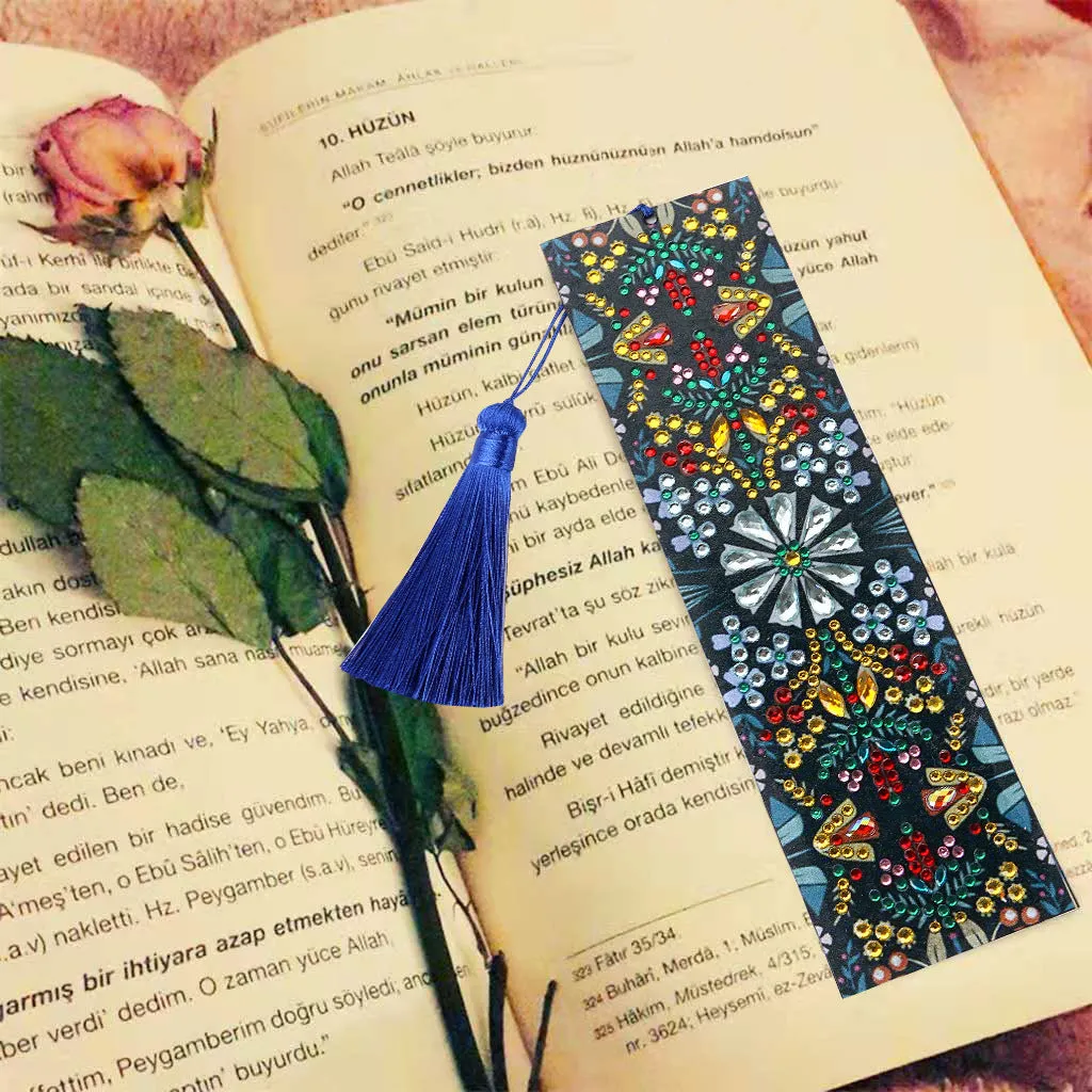 Diamond embroidered mandala flower leather bookmark with special-shaped diamond decoration