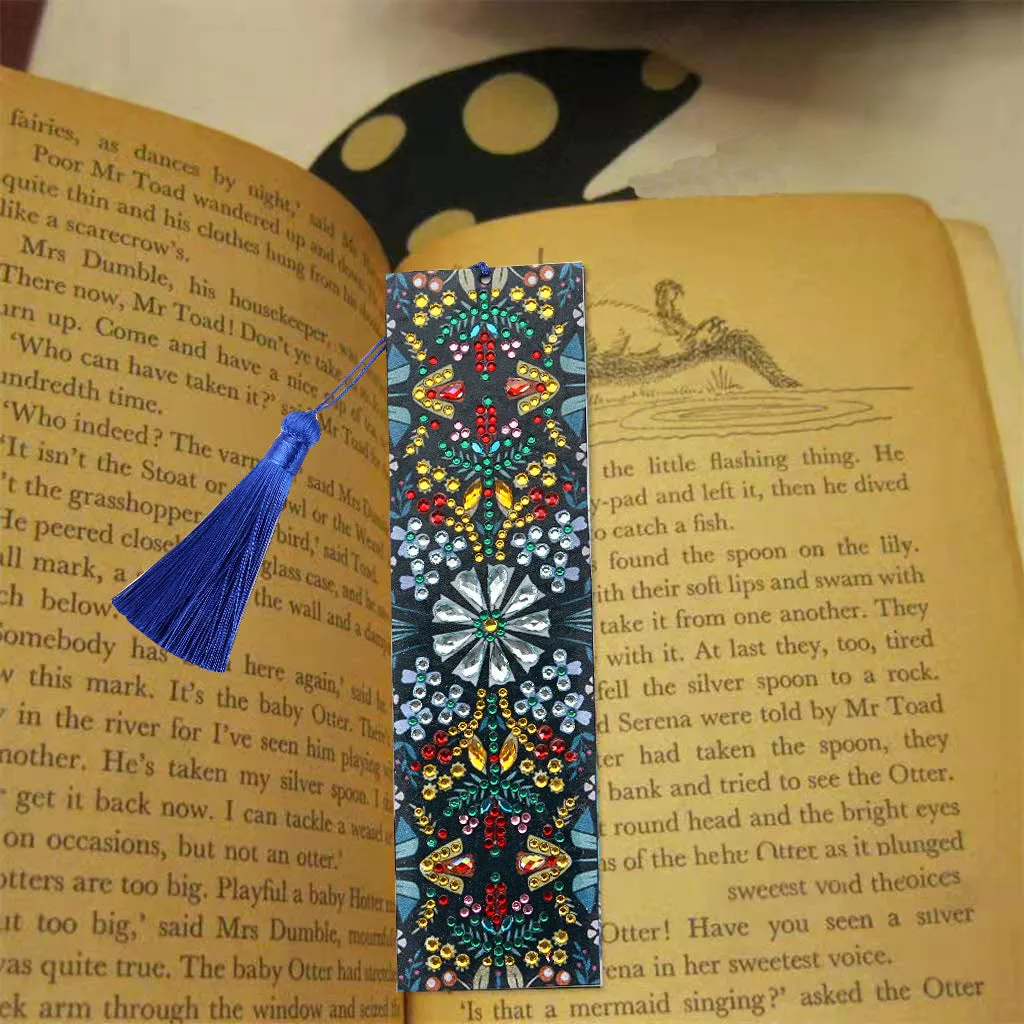 Diamond embroidered mandala flower leather bookmark with special-shaped diamond decoration