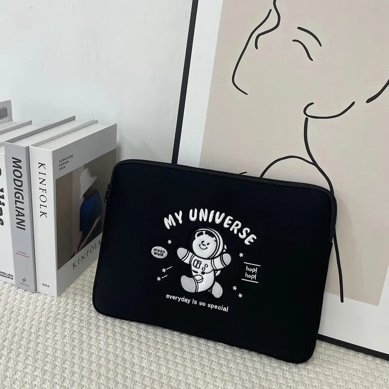 Embroidered animal design laptop sleeve in polyester, showing size options for 13, 14 and 15.6 inch laptops.