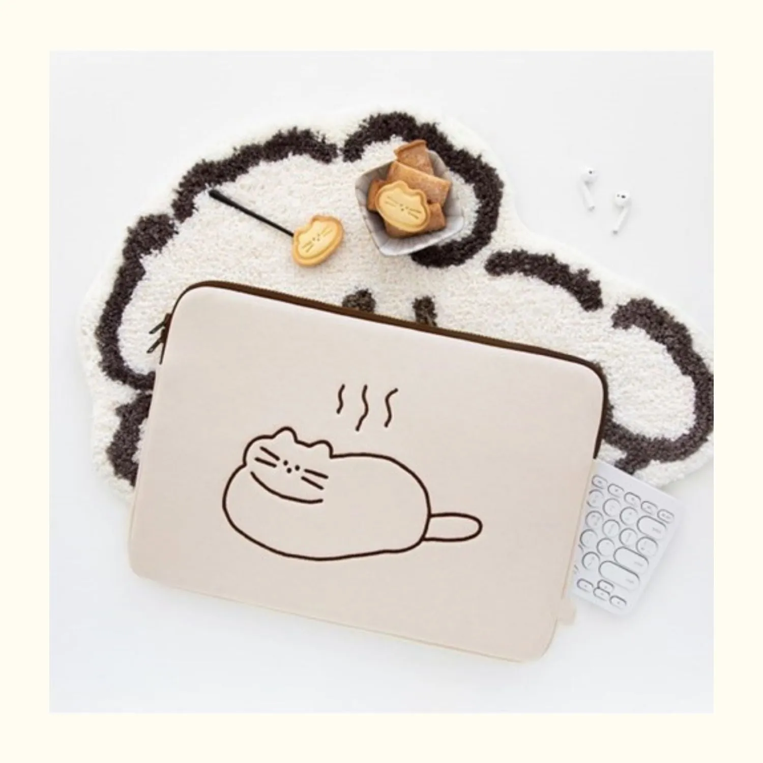 Embroidered animal design laptop sleeve in polyester, showing size options for 13, 14 and 15.6 inch laptops.