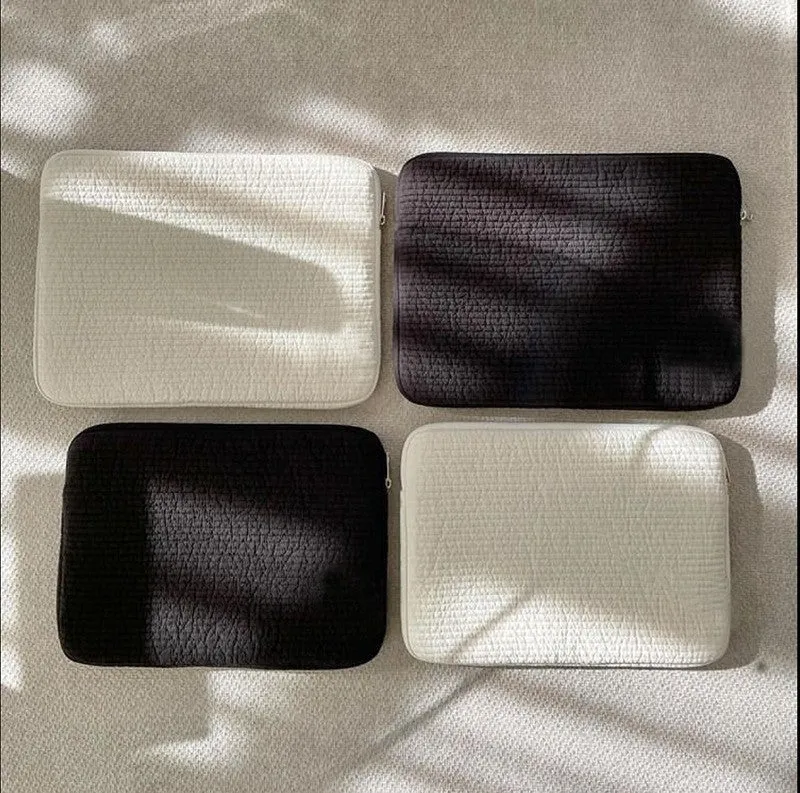 Black and white cotton cloth hand-held laptop clutch bag for anti-seismic tablet protection