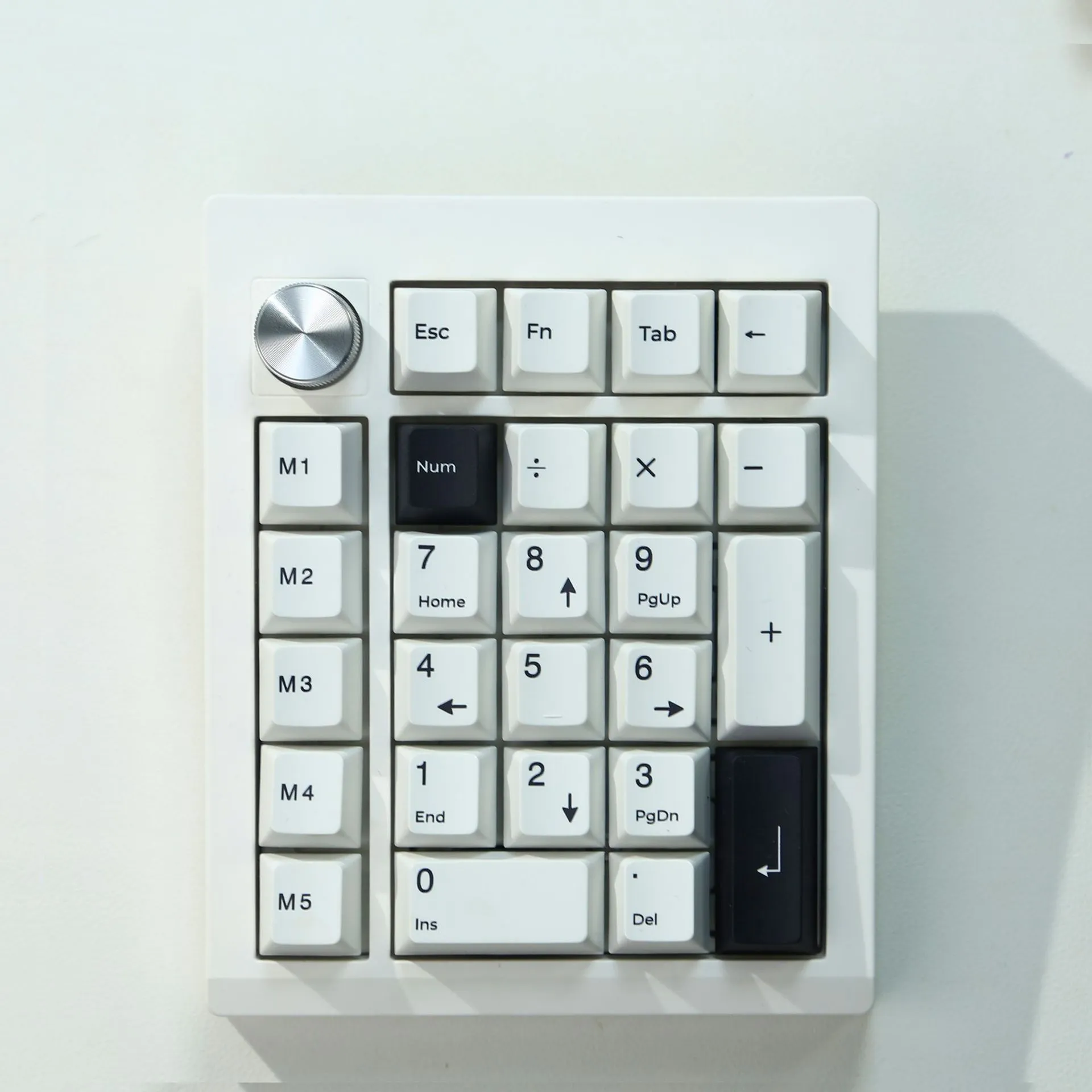 Wireless mechanical numeric keyboard with Bluetooth connectivity in black and white colour options