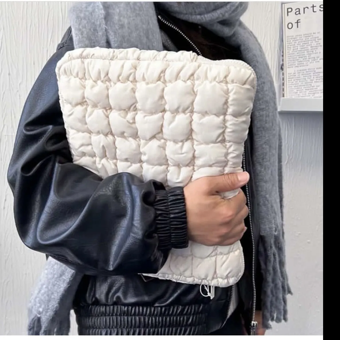 Black and white cloud cotton laptop storage bag showing nylon material and size options for 11 to 15.6 inch devices