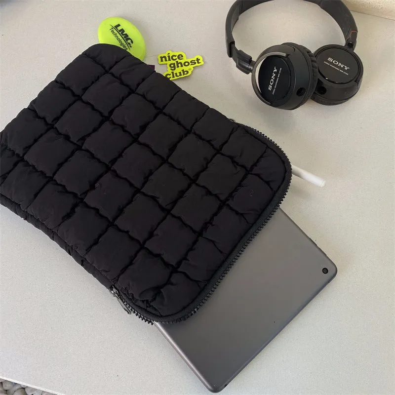 Black and white cloud cotton laptop storage bag showing nylon material and size options for 11 to 15.6 inch devices