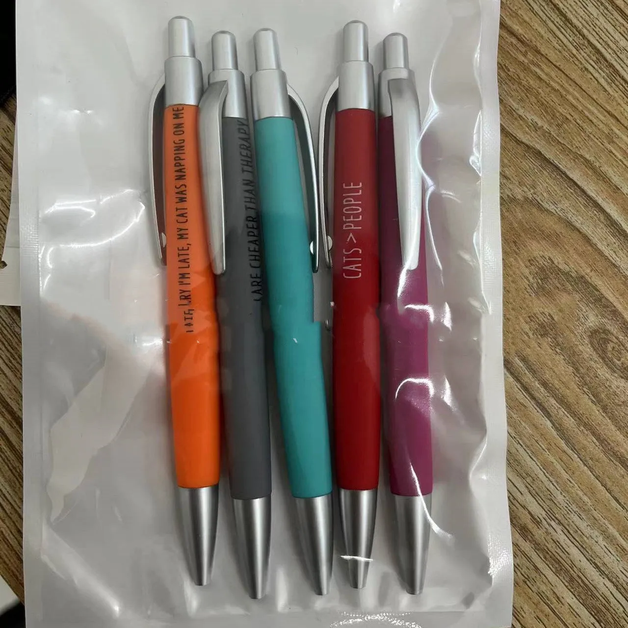 Set of 10 automatic push-action pen markers with cat and dog designs in beaded bag packaging