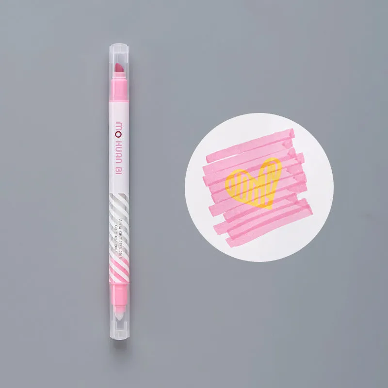 Colour-changing highlighter pen in dark blue, 14.5cm long with plastic body.