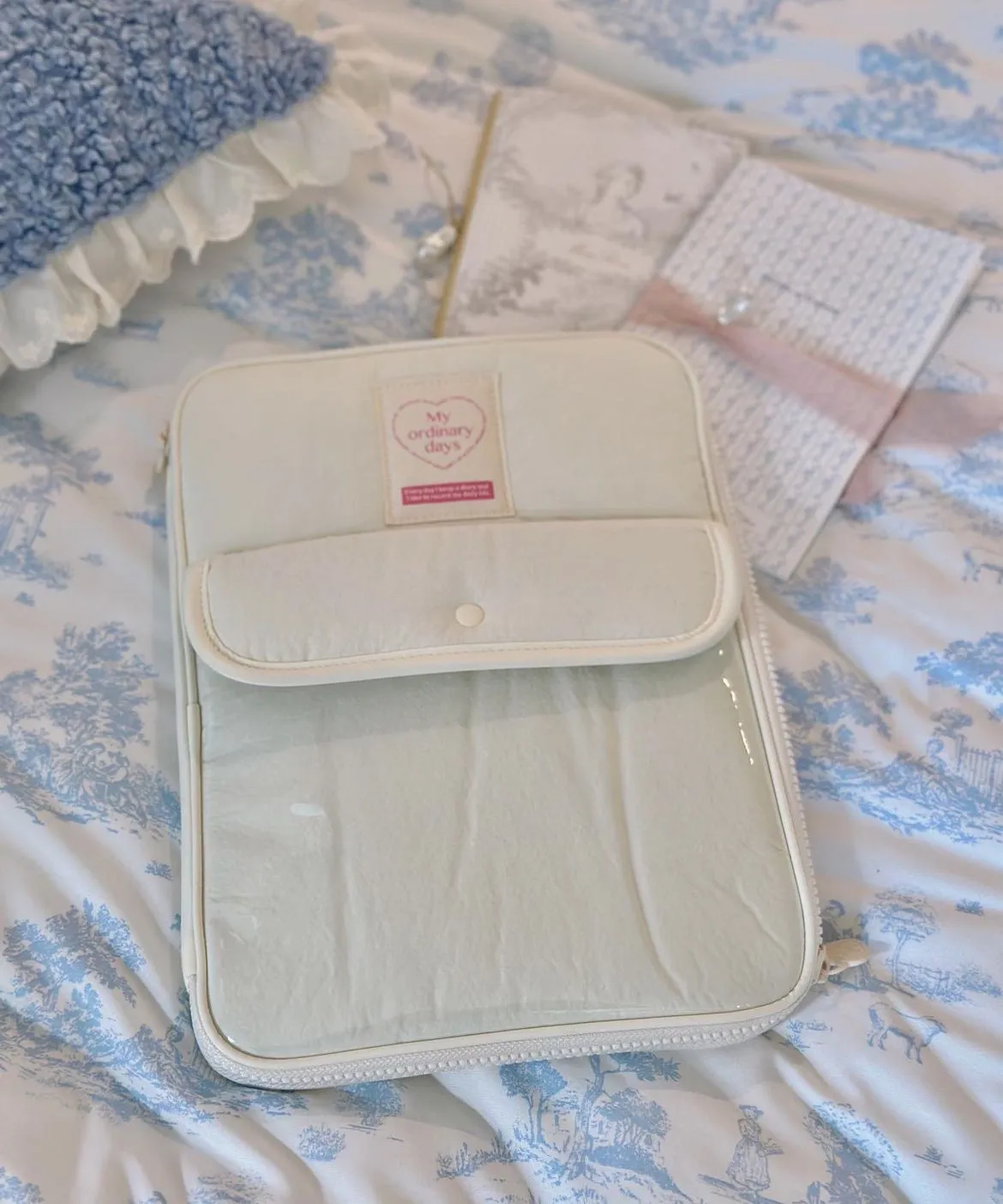 Nylon tablet PC bag with snap pocket closure and elastic strap in five colour options